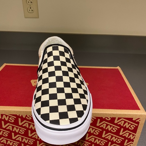 Men’s 9 black and white checkered Vans. - Picture 5 of 11